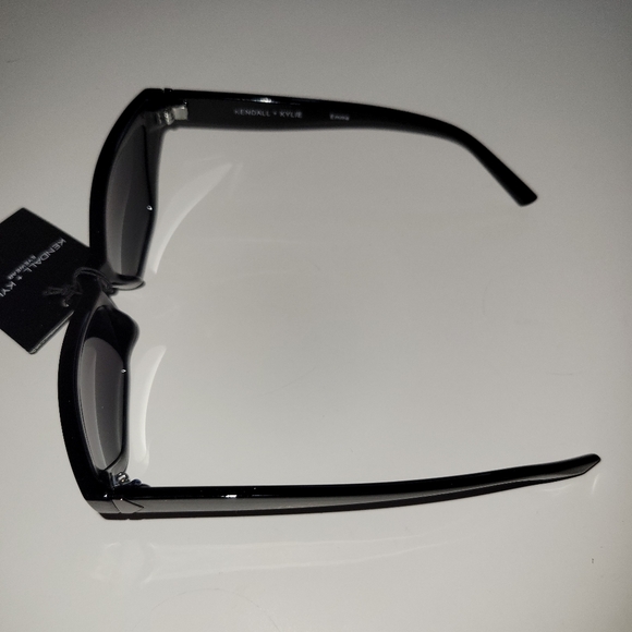 Kendall + Kylie Emma Sunglasse! New with Tags - Picture 6 of 6